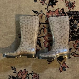 Worn once, great condition!